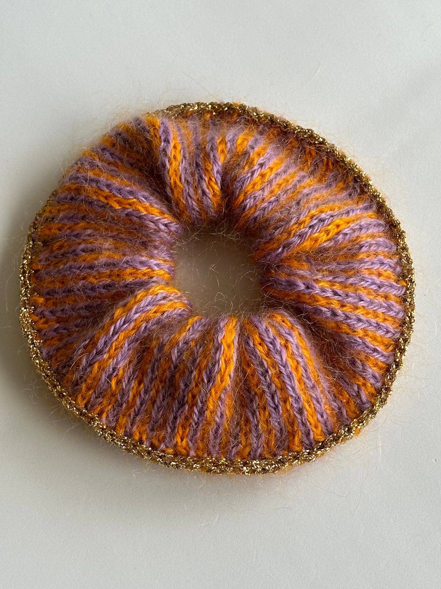 Strikket Scrunchie Lilla og Orange