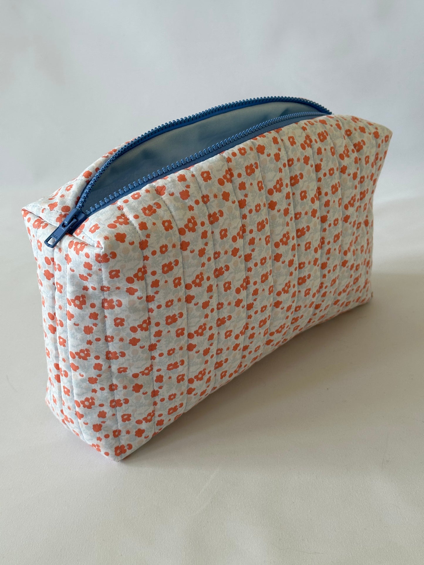 Stor Toilettaske - Lyseblå Orange Blomst