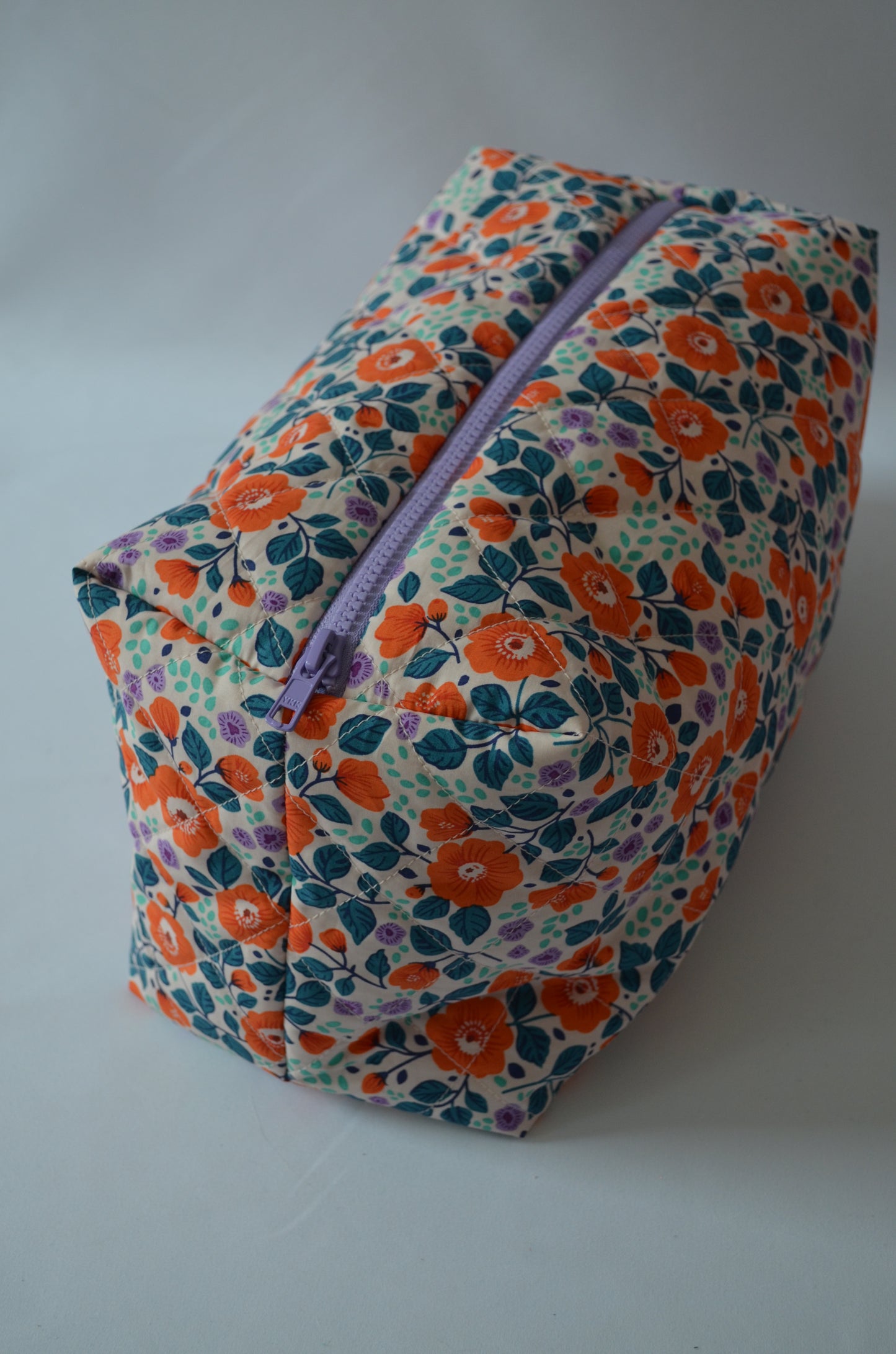 Mega Toilettaske - Orange Blomster