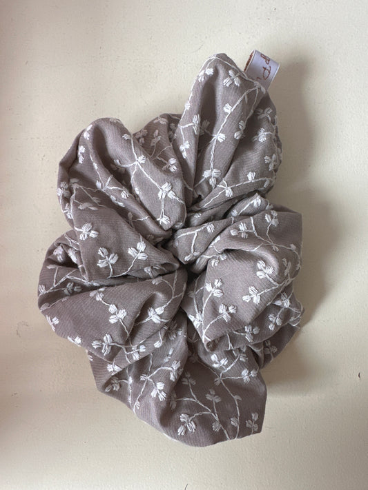 Mega Scrunchie Lysebrun