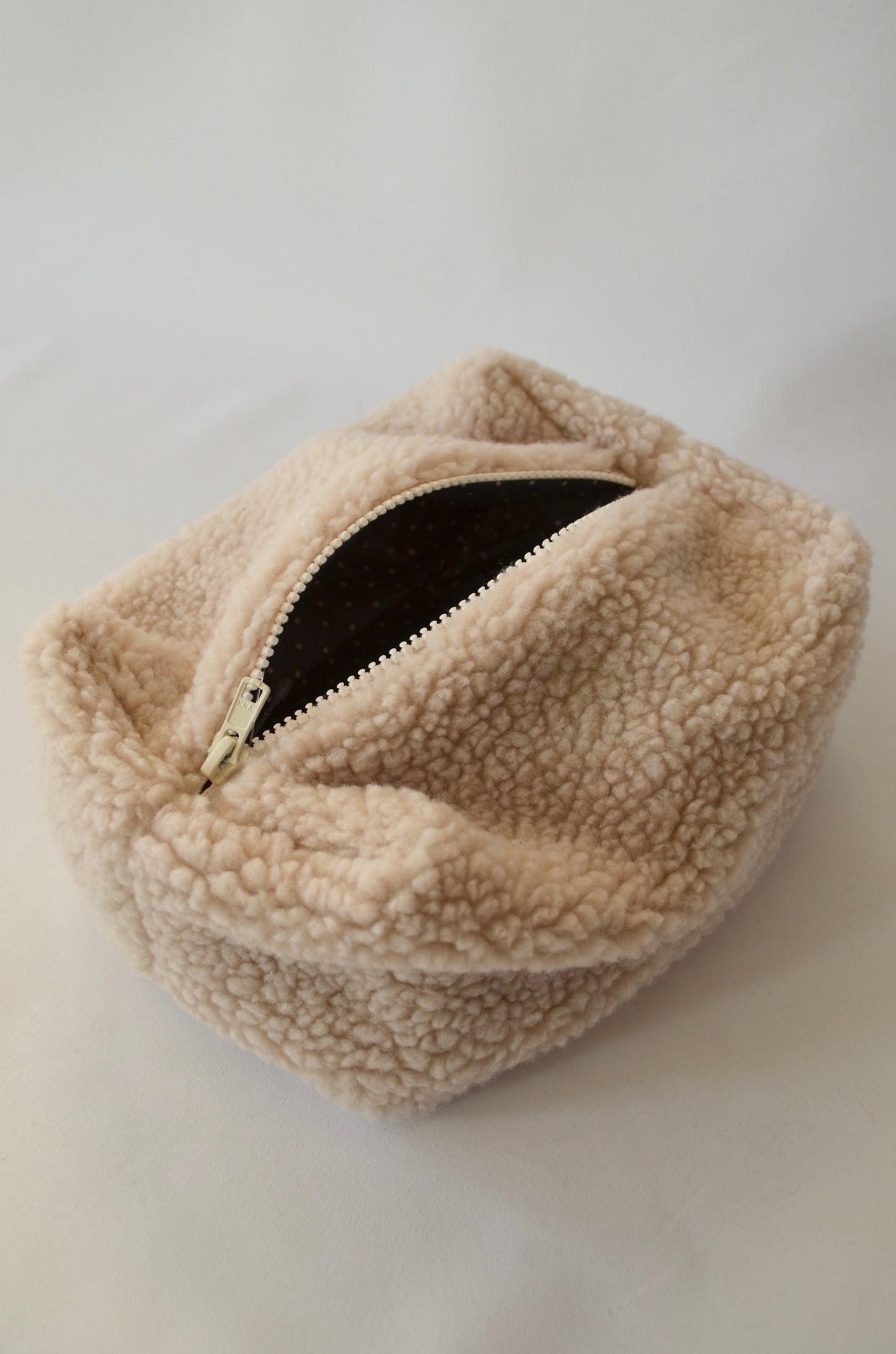 Mega Boks Toilettaske - Lys Teddy